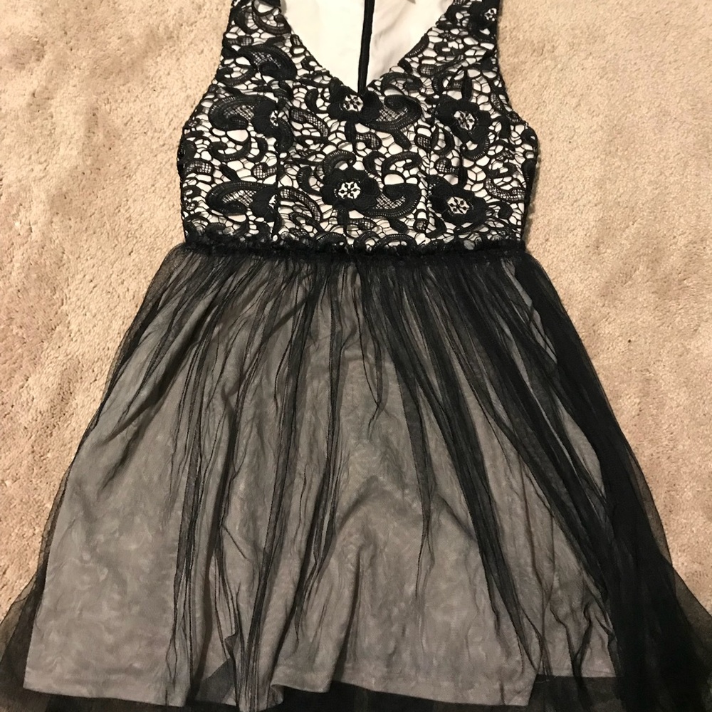 Francesca’s tan and black dress